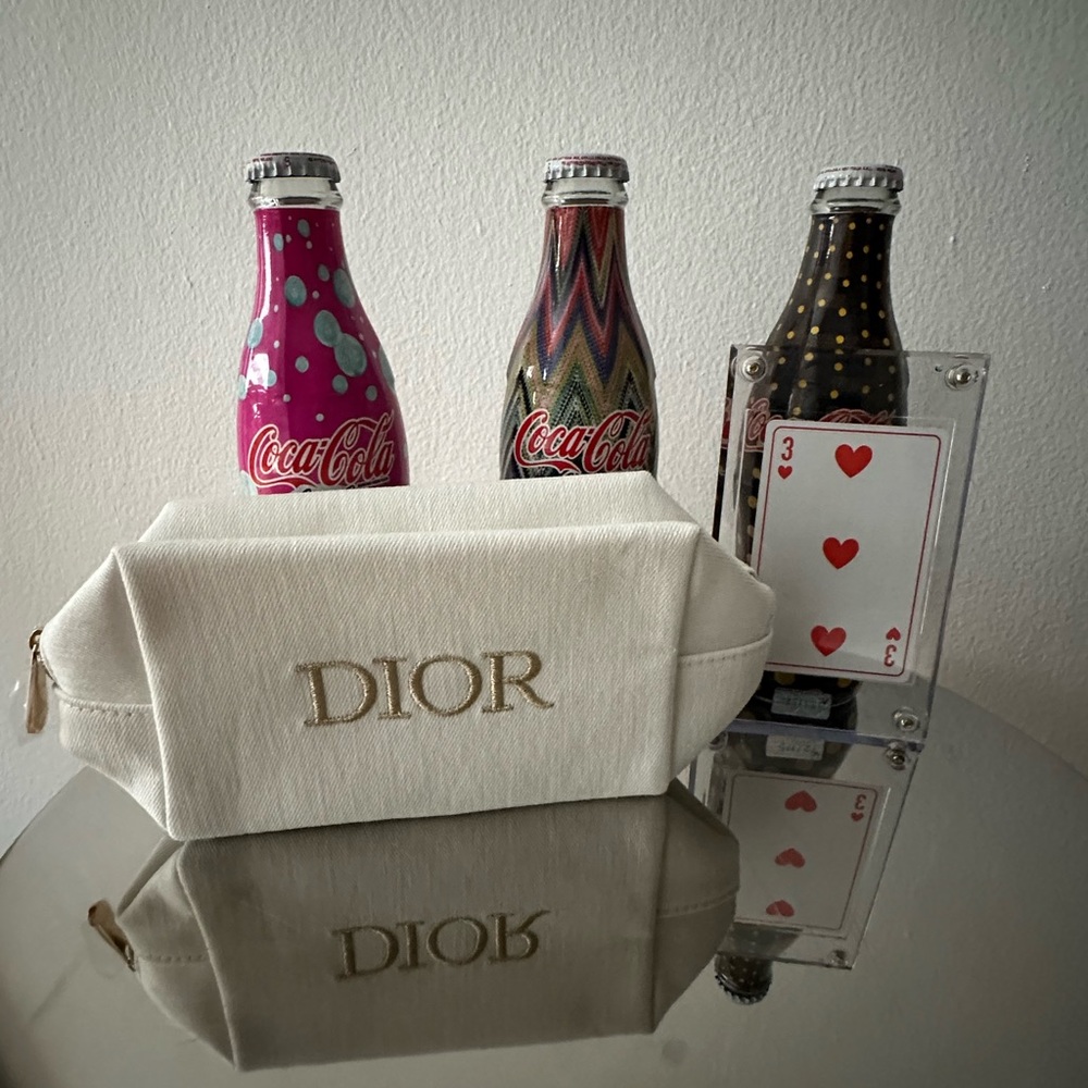Dior - Cosmetic bag and free Dior Card